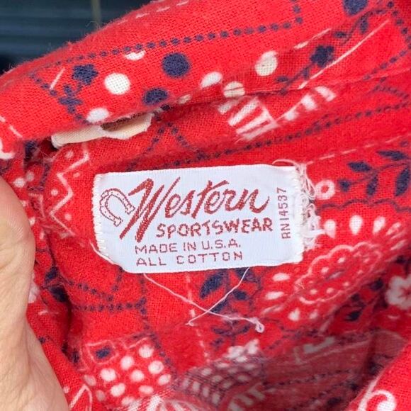 True Vtg 50s 60s Western Sportswear Paisley Pearl Red Bandana Snap Button S / M - Picture 3 of 6
